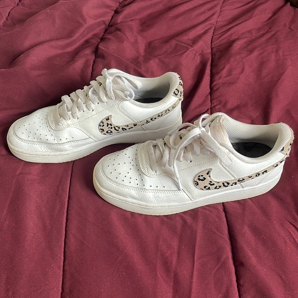 Nike uptown white sneakers with leopardo size 9 - Picture 1 of 5